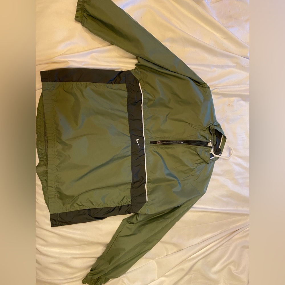 Nike women’s small wind jacket